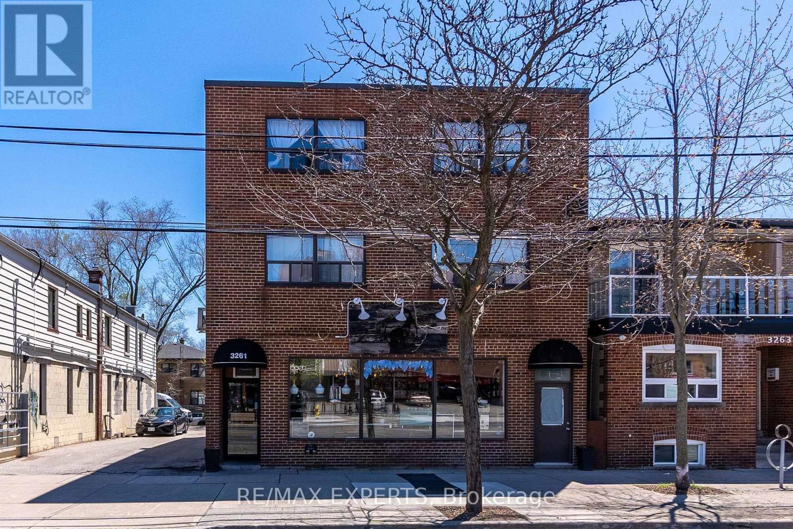 MLS® listing #30103896 for sale located at 101 - 3261A LAKESHORE BOULEVARD W