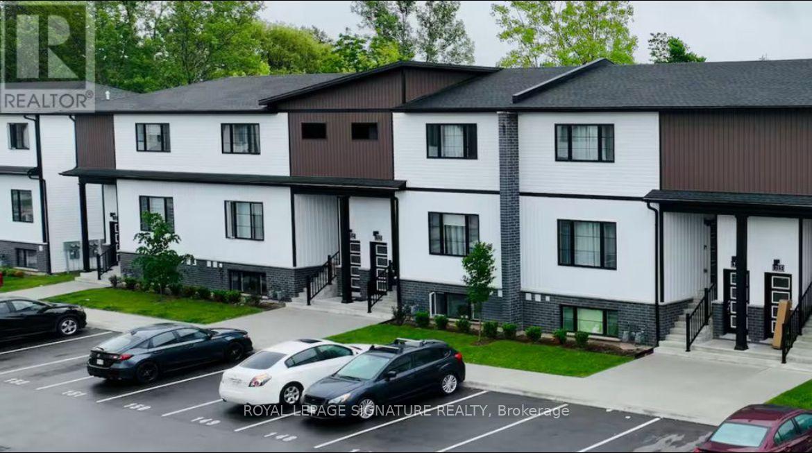 MLS® listing #30103959 for sale located at 722 - 4263 FOURTH AVENUE