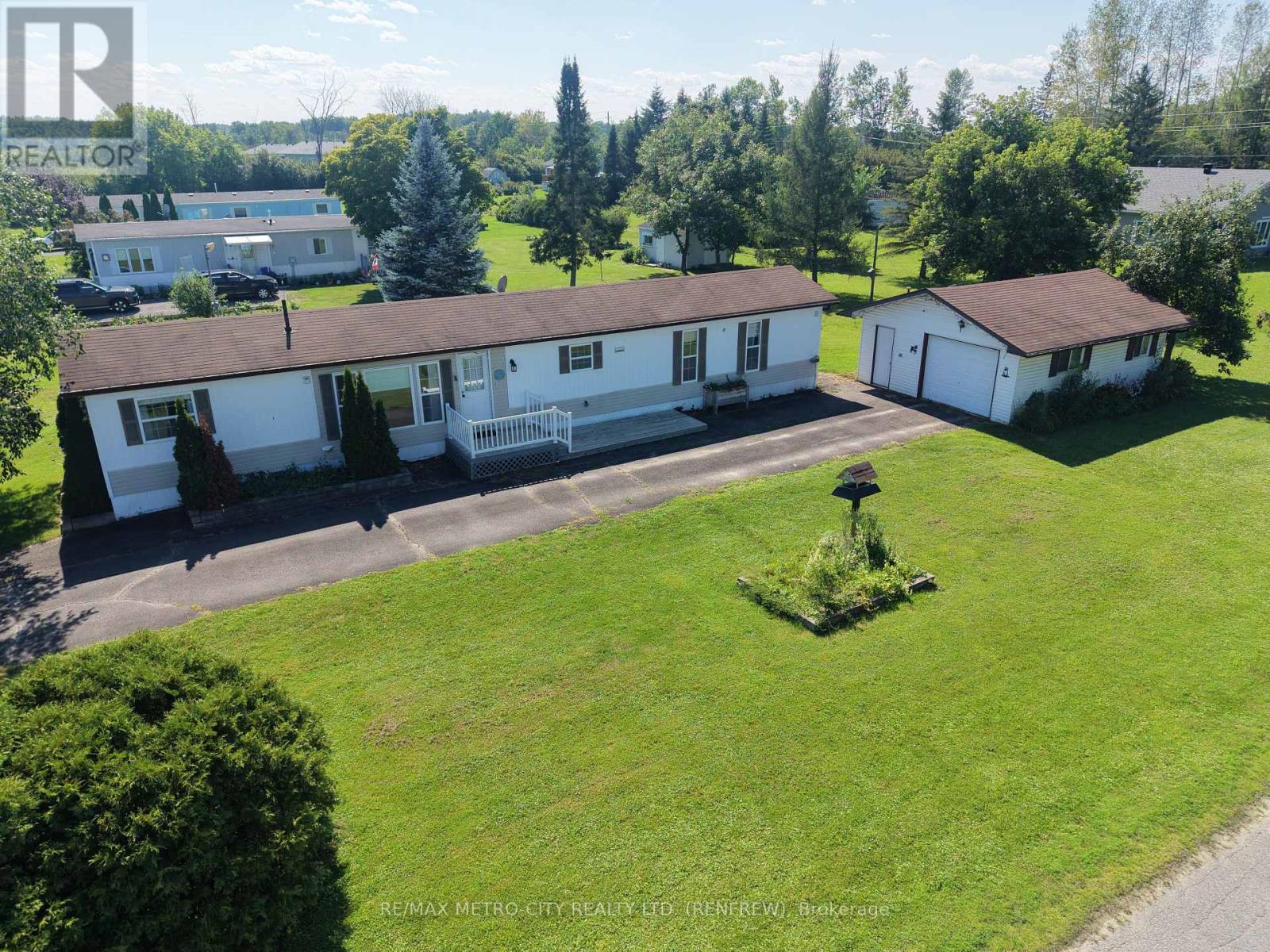 MLS® listing #30104262 for sale located at 34 SUNSET LANE