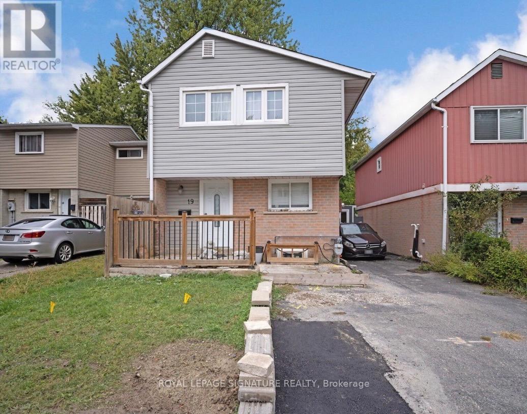 MLS® listing #30104755 for sale located at ROOM 1 - 19 GATSBY SQUARE