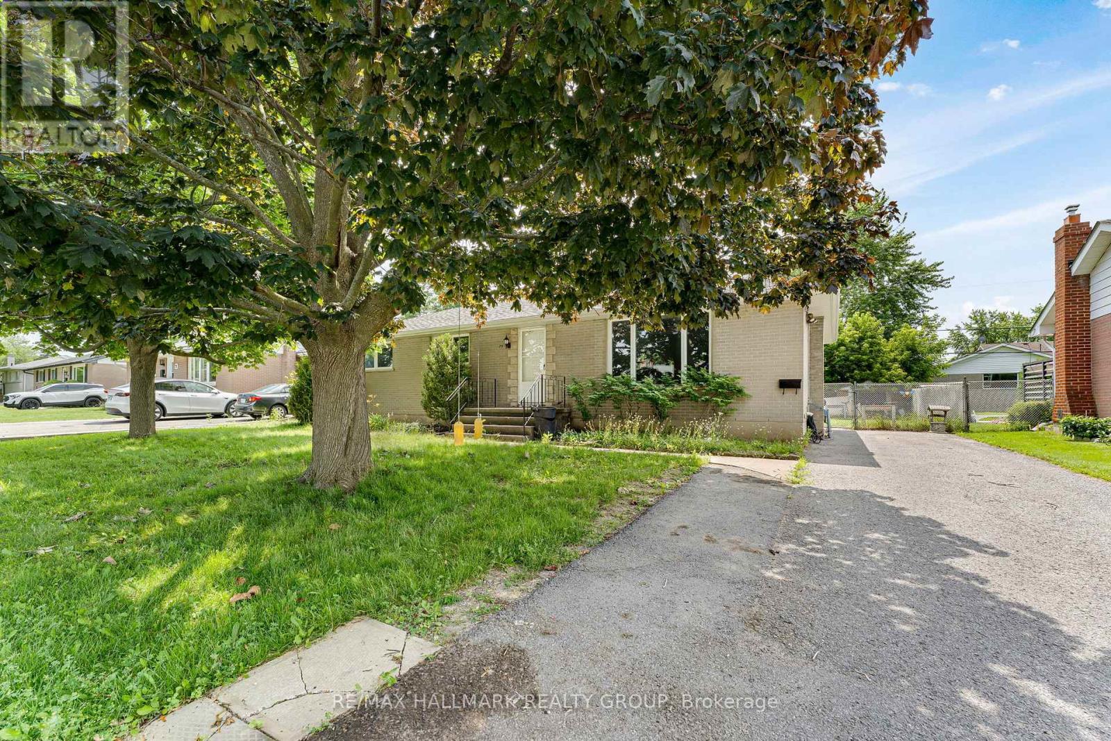 MLS® listing #30104779 for sale located at 75 BRISCOE STREET