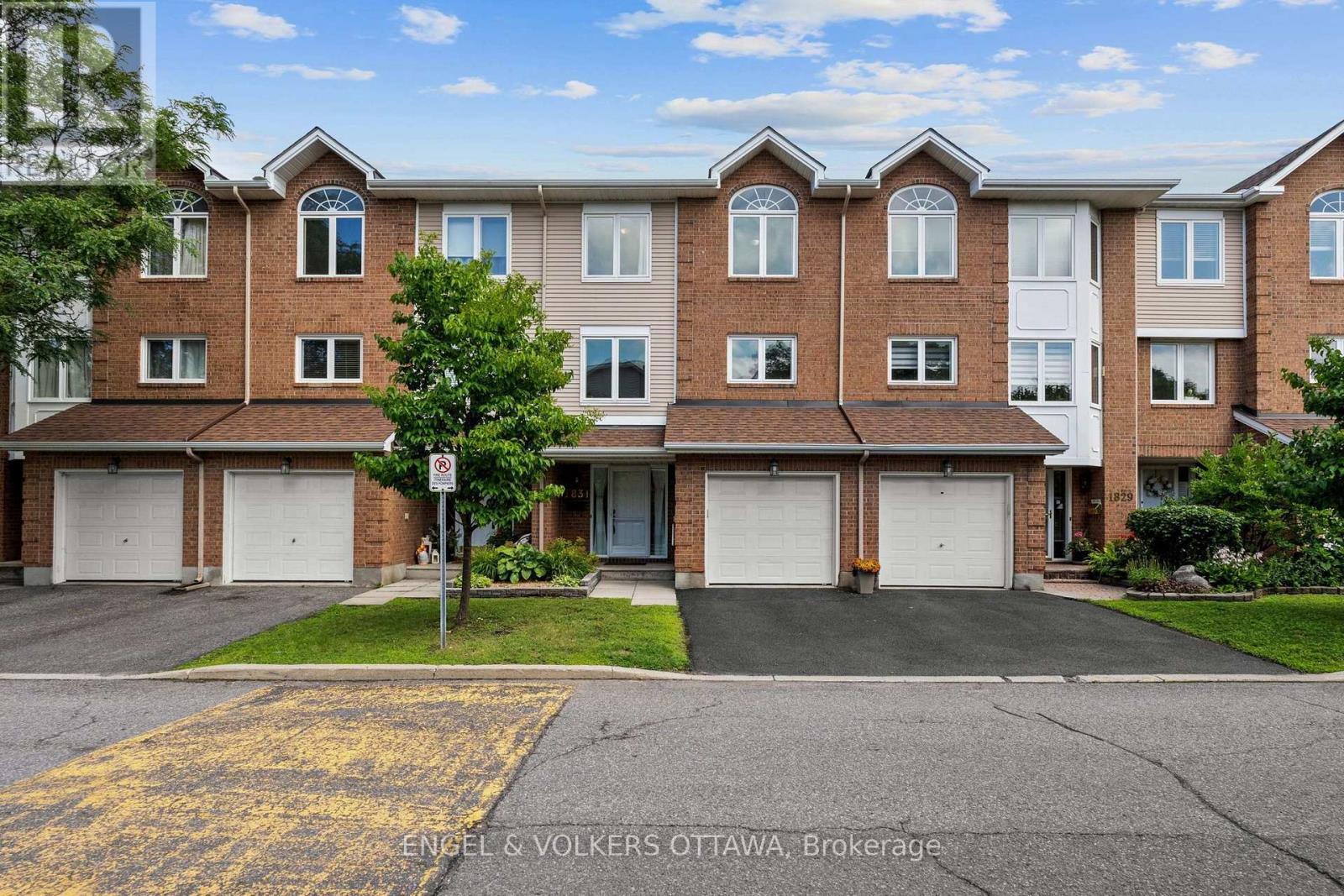 MLS® listing #30105564 for sale located at 1831 SUMMERFIELDS CRESCENT