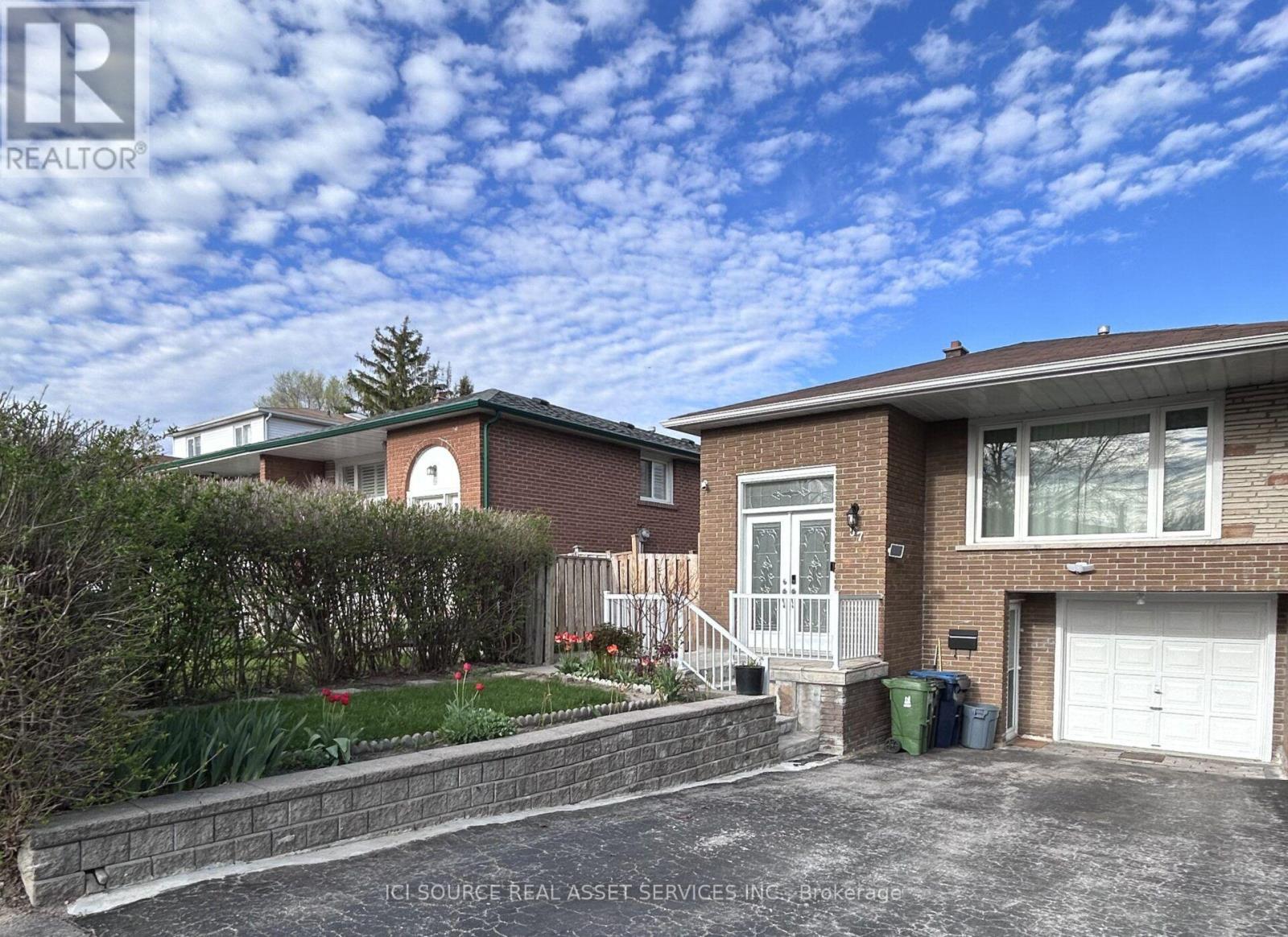 MLS® listing #30105604 for sale located at LOWER UNIT - 57 MENTOR BOULEVARD