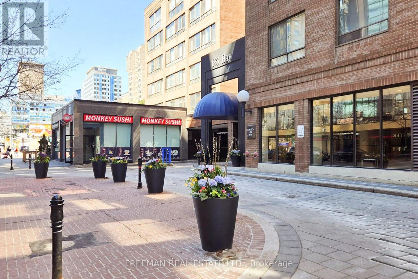 MLS® listing #30105676 for sale located at 1021 - 633 BAY STREET