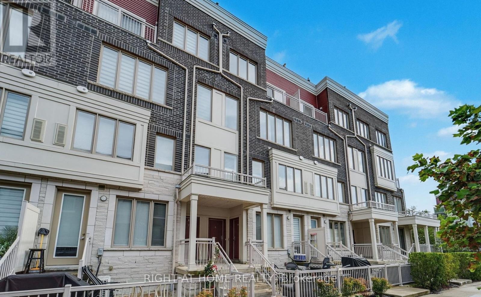 MLS® listing #30105734 for sale located at 7 - 125 LONG BRANCH AVENUE