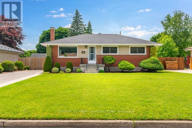MLS® listing #30105747 for sale located at LOWER - 216 IRVING PLACE