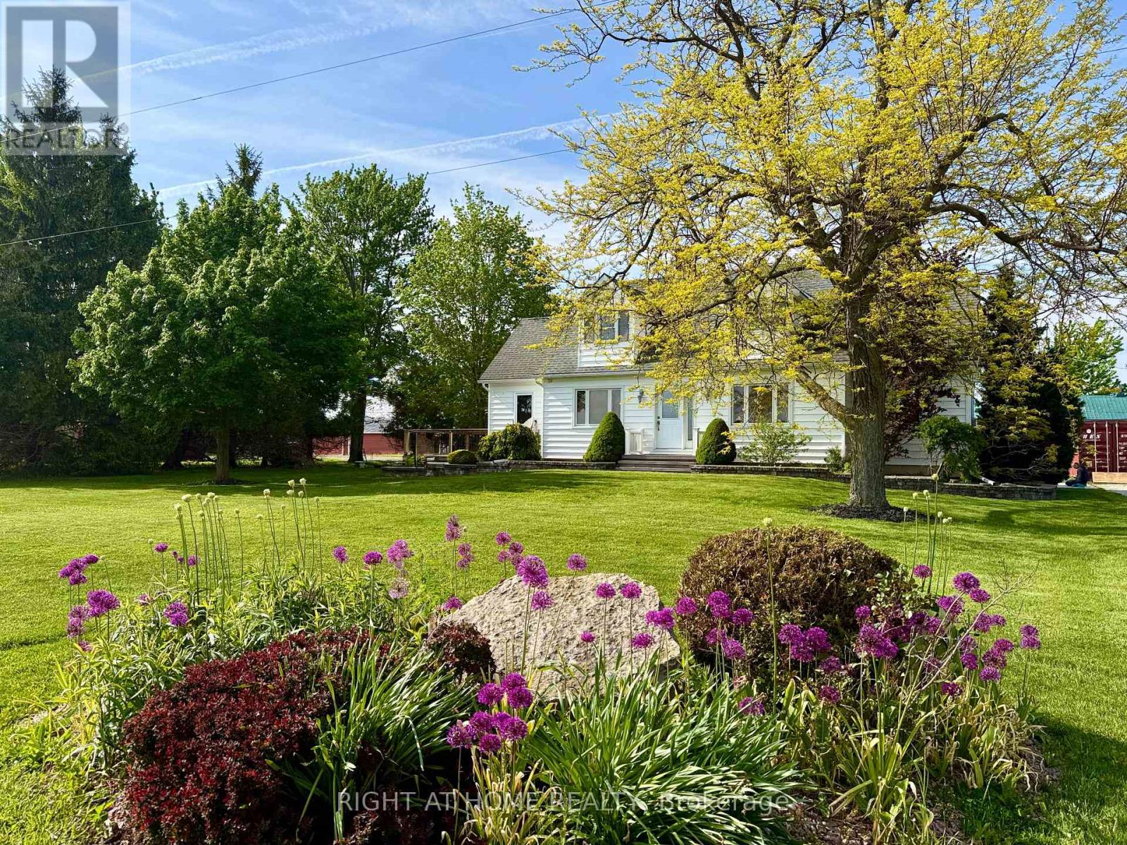 MLS® listing #30106523 for sale located at 8192 PETROLIA LINE