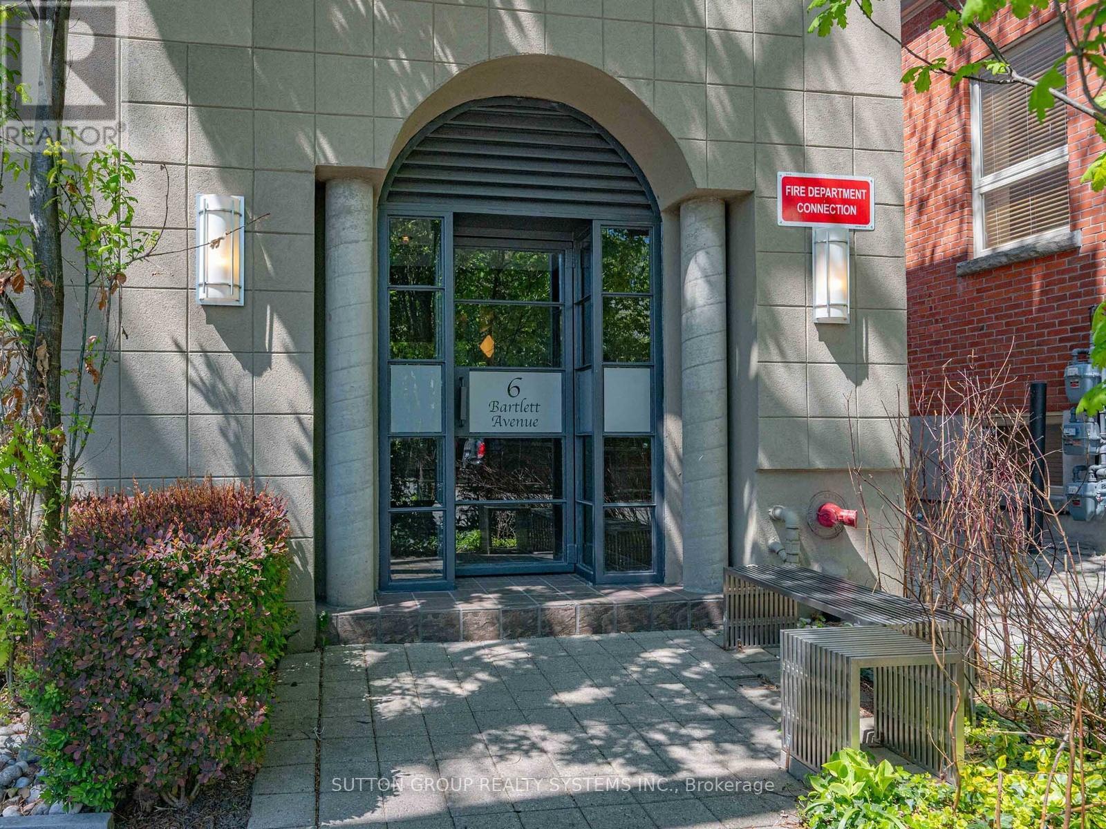 MLS® listing #30106609 for sale located at 5 - 6 BARTLETT AVENUE W