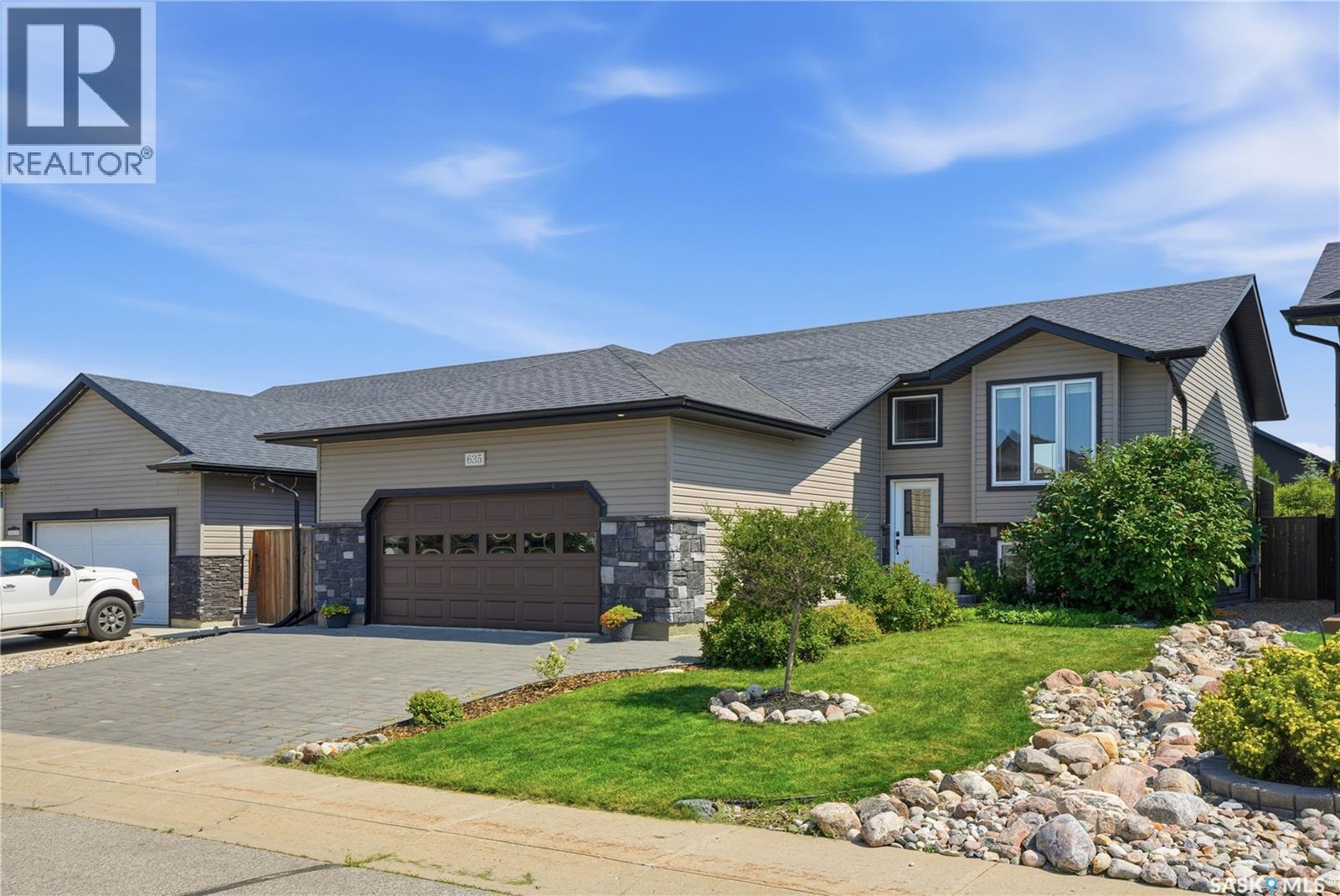 MLS® listing #30107060 for sale located at 635 Redwood CRESCENT