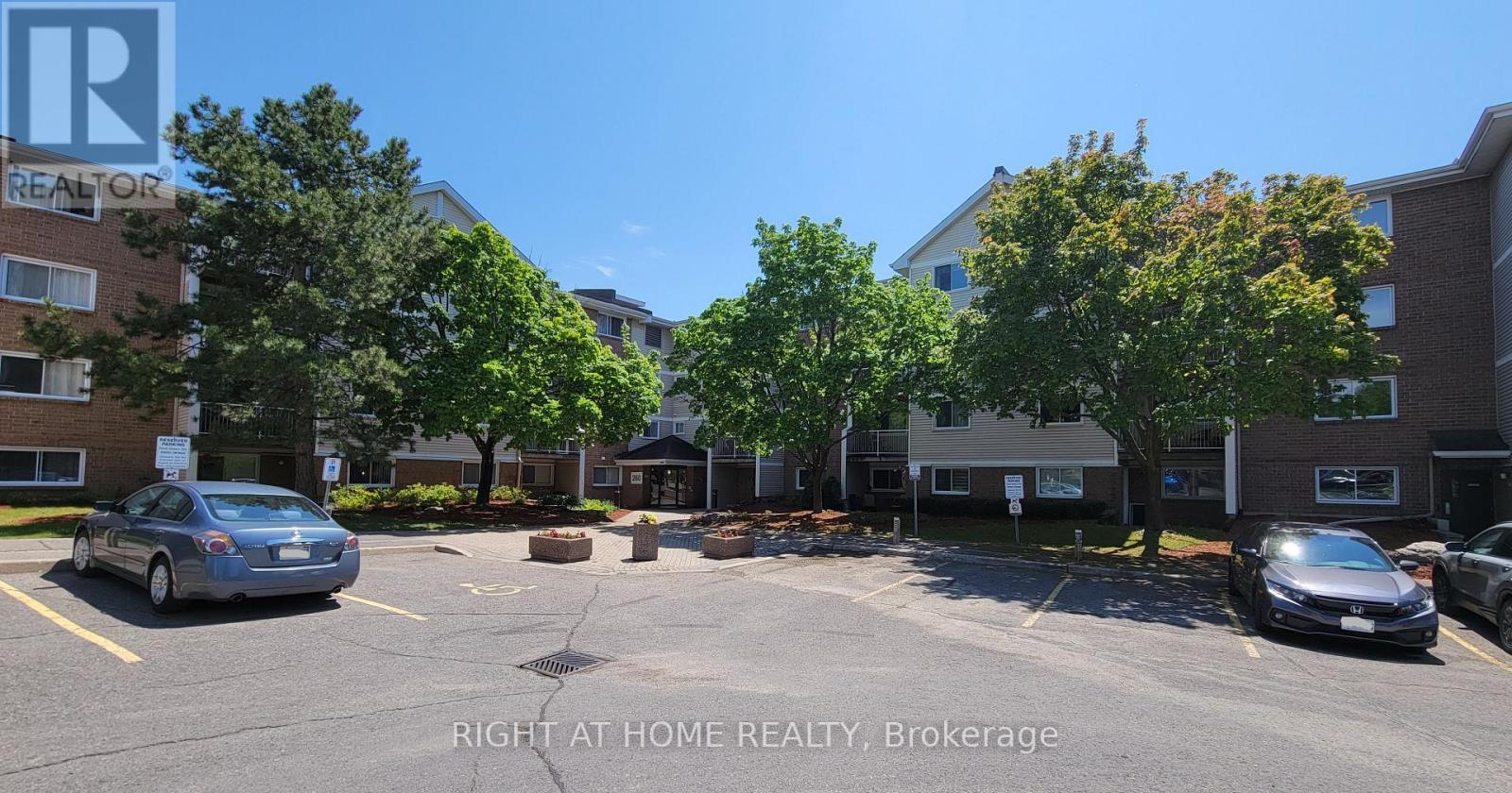 MLS® listing #30107343 for sale located at 414 - 260 BRITTANY DRIVE