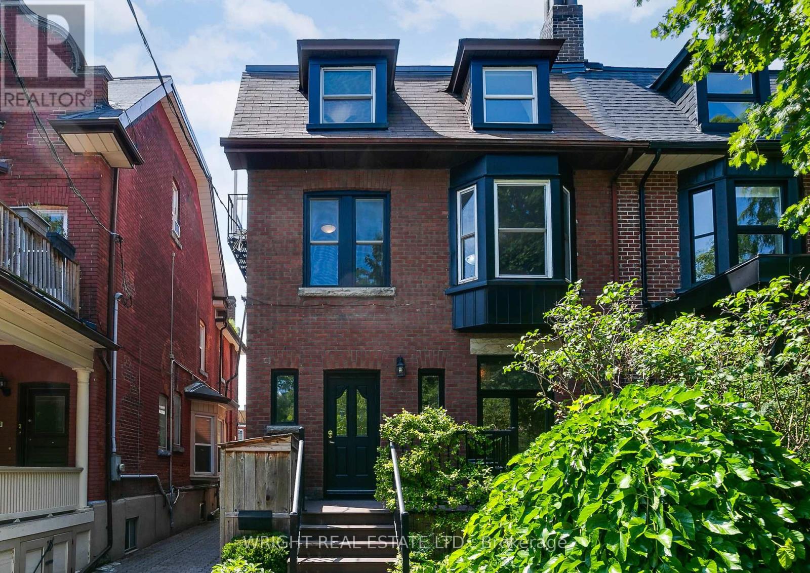 MLS® listing #30110340 for sale located at 112 ALBANY AVENUE