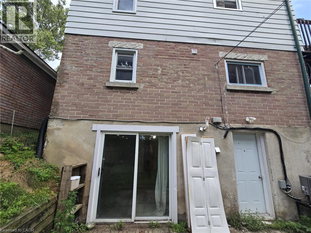 MLS® listing #30111371 for sale located at 461 VICTORIA Street S Unit# B
