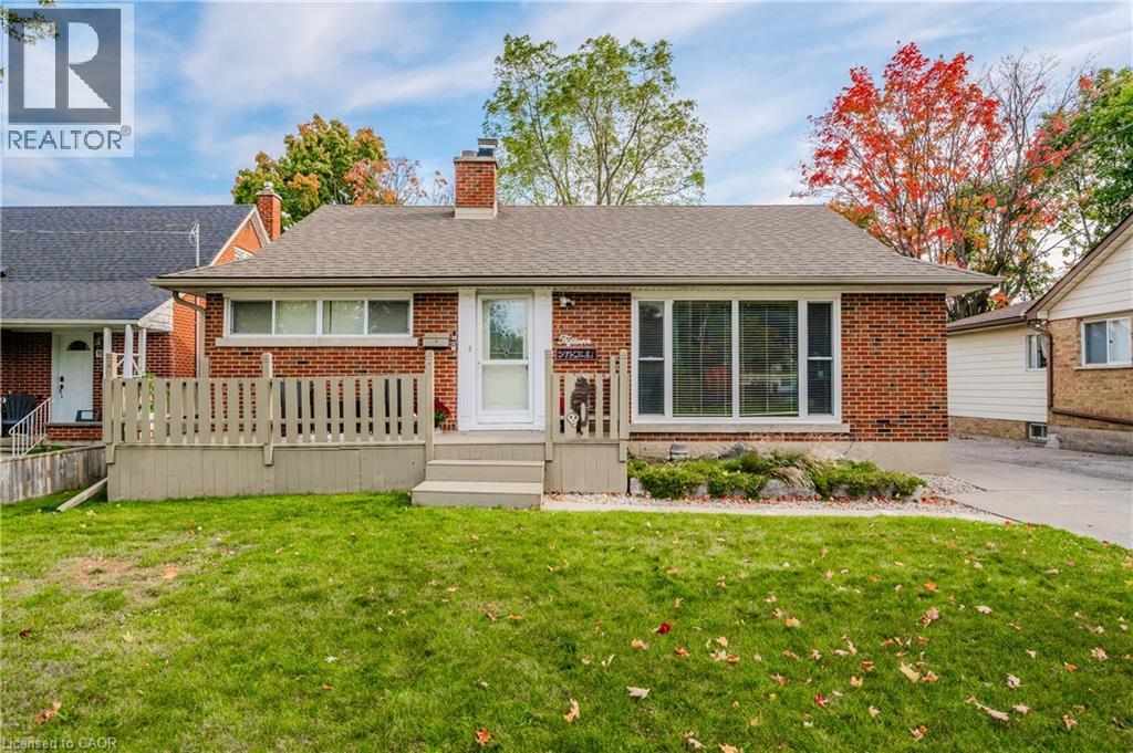 MLS® listing #30113408 for sale located at 15 EDINBURGH Road Unit# Lower