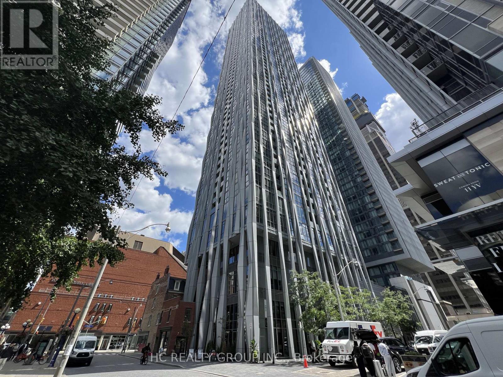 MLS® listing #30114641 for sale located at 4512 - 1 YORKVILLE AVENUE