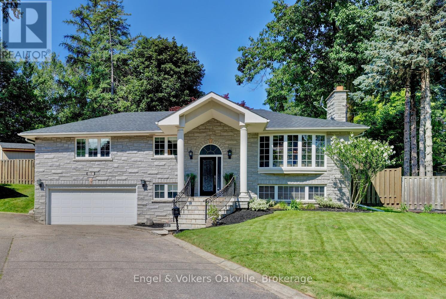 MLS® listing #30114730 for sale located at 3281 FLANAGAN CRESCENT
