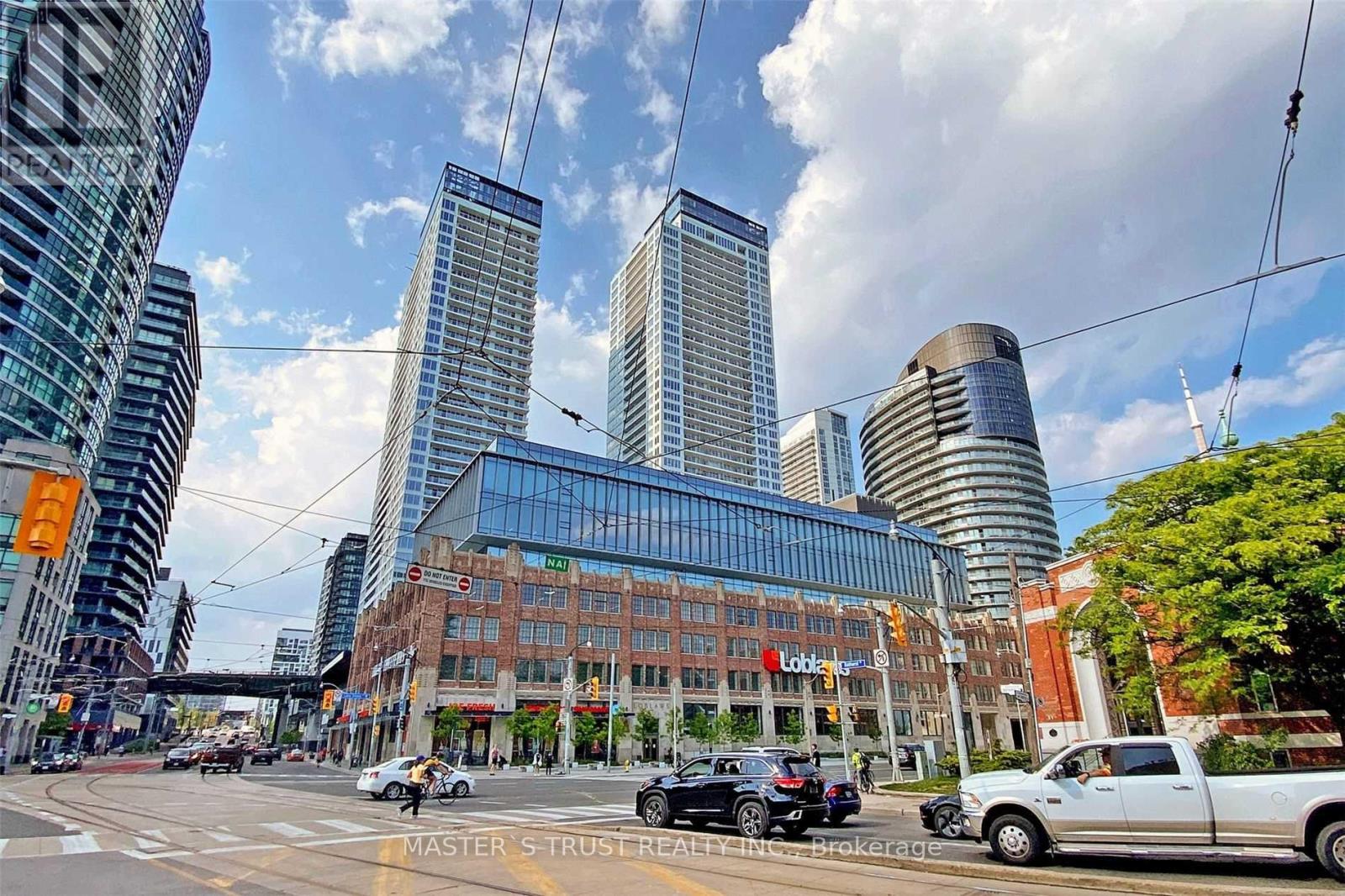 MLS® listing #30114735 for sale located at 2611 - 17 BATHURST STREET