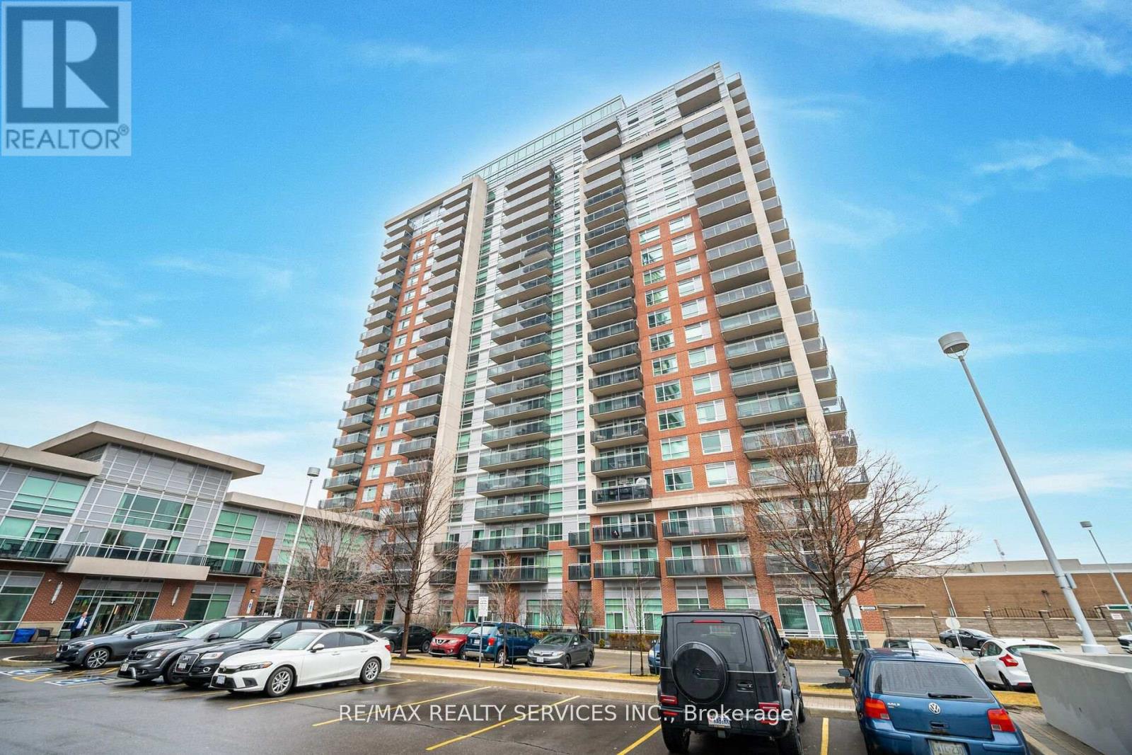 MLS® listing #30114800 for sale located at 2009 - 215 QUEEN STREET E