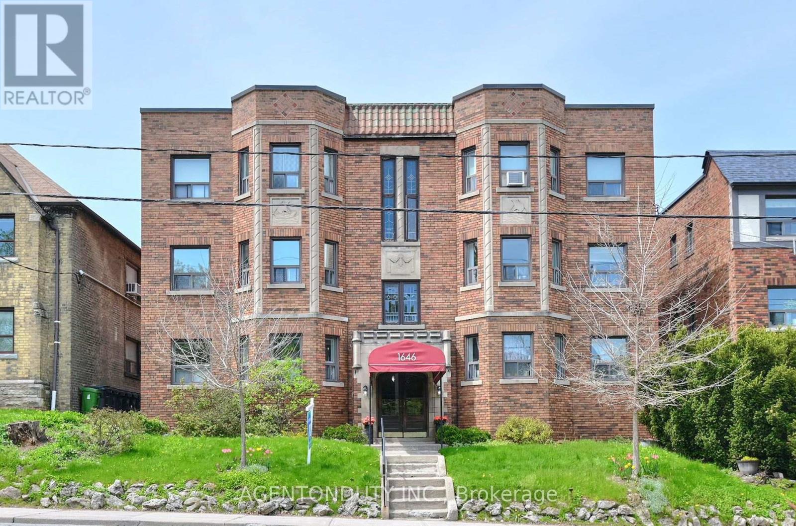 MLS® listing #30114916 for sale located at 17 - 1646 BATHURST STREET
