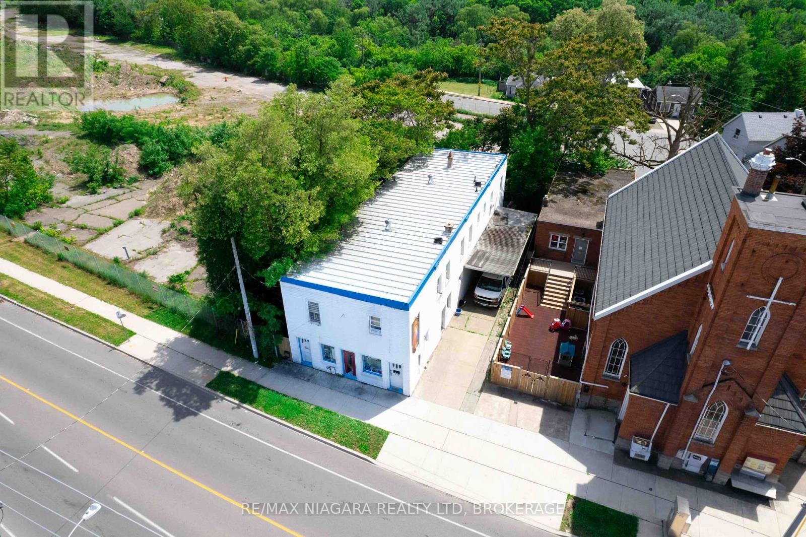 MLS® listing #30115315 for sale located at 126 QUEENSTON STREET