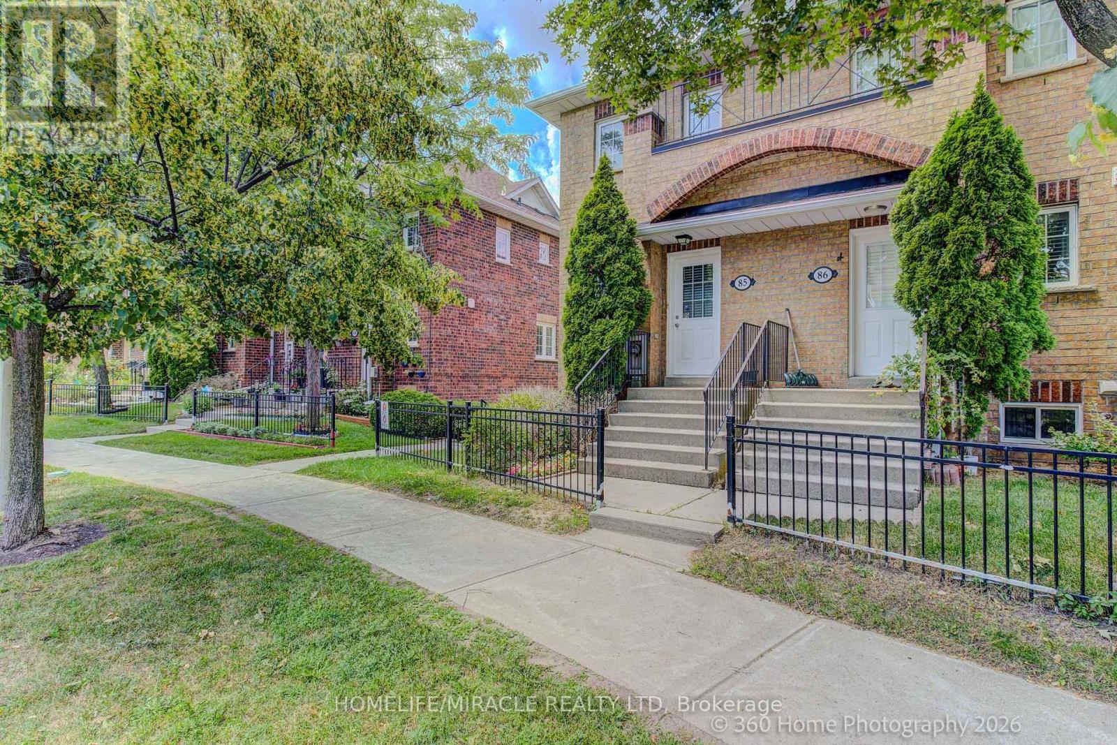 MLS® listing #30115466 for sale located at 85 - 2 HEDGE END ROAD