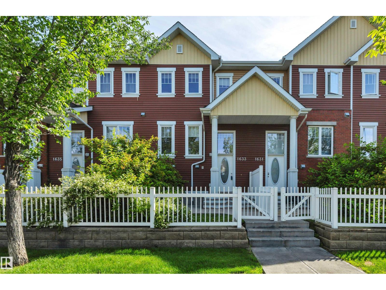 MLS® listing #30115839 for sale located at 1633 Towne Centre BV NW