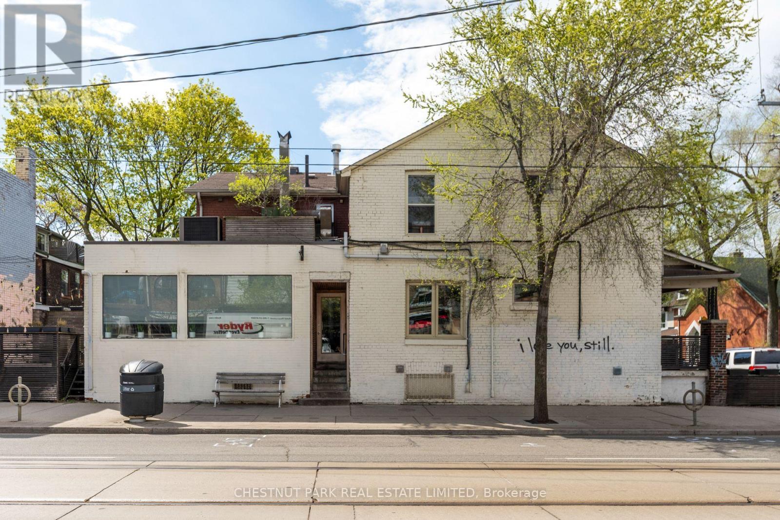 MLS® listing #30115954 for sale located at 923 DUNDAS STREET W