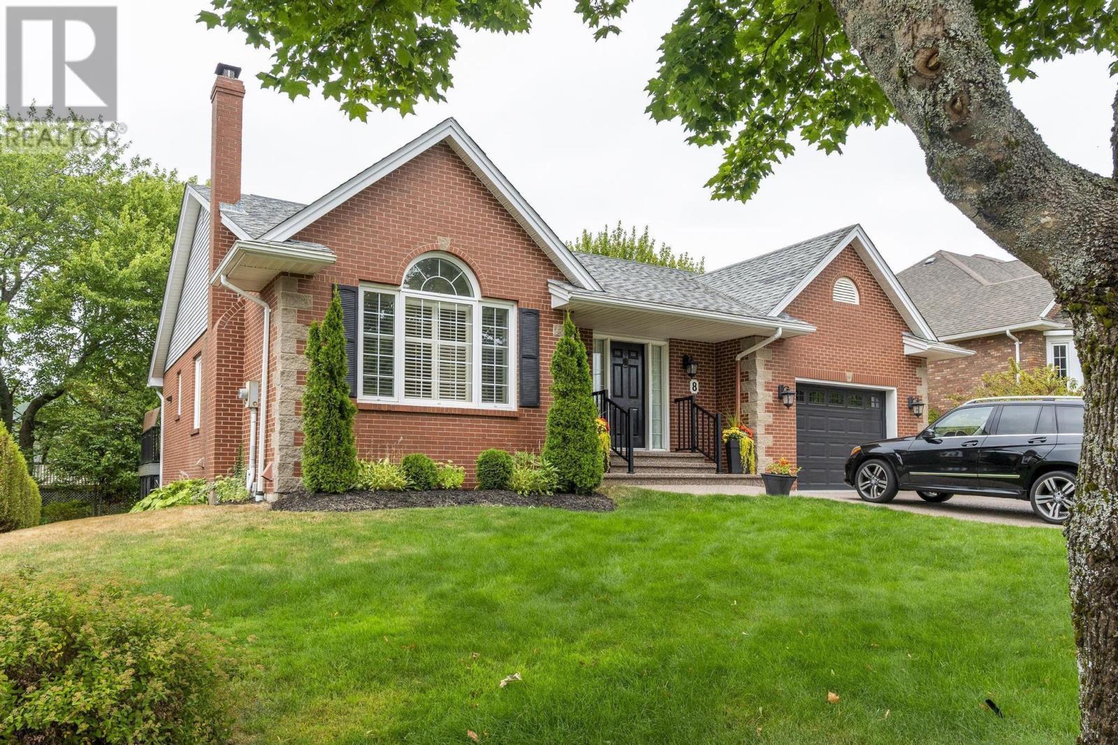MLS® listing #30118023 for sale located at 8 stockleigh Place