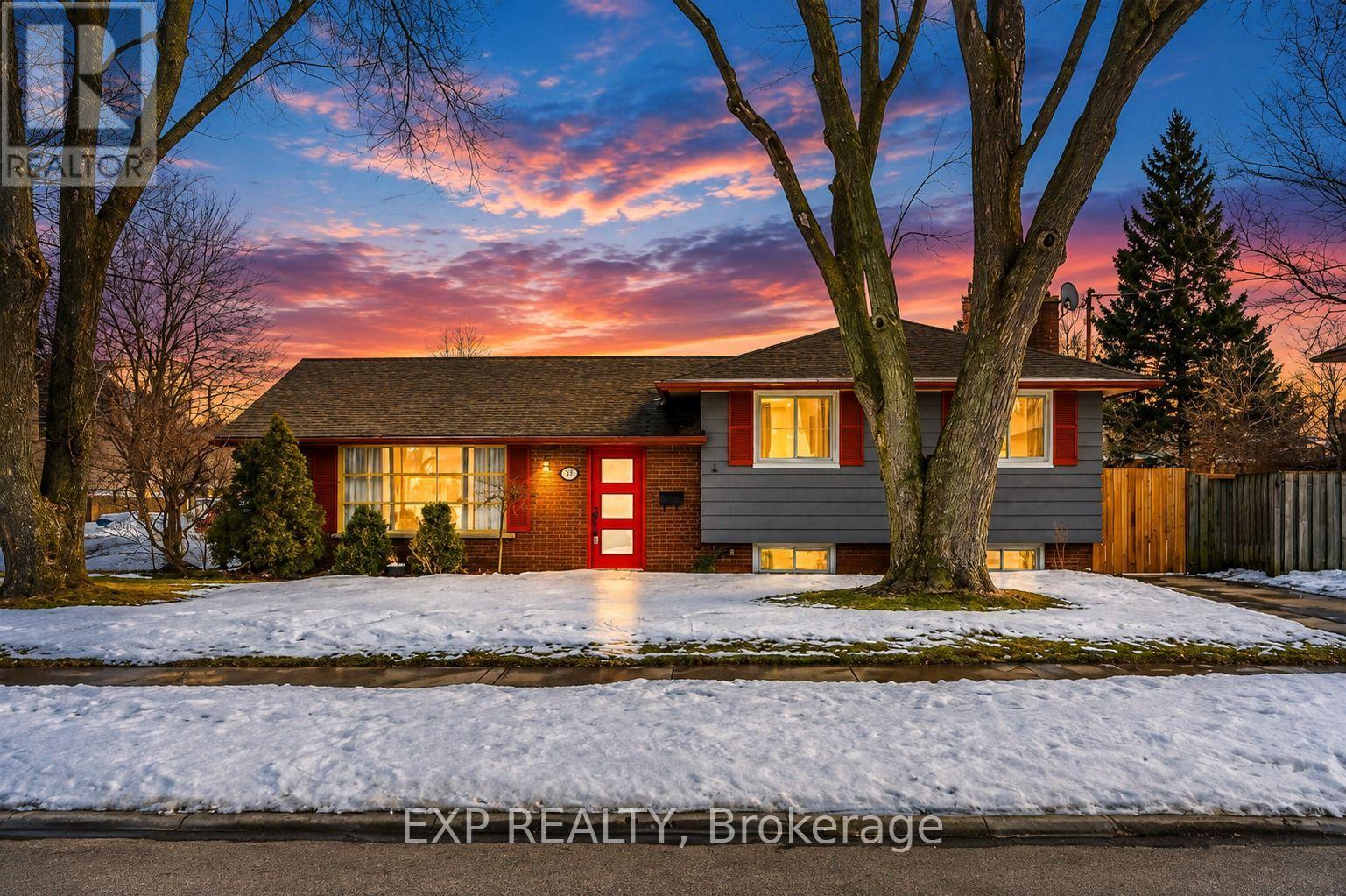 MLS® listing #30118218 for sale located at 33 FAIRLAWN ROAD