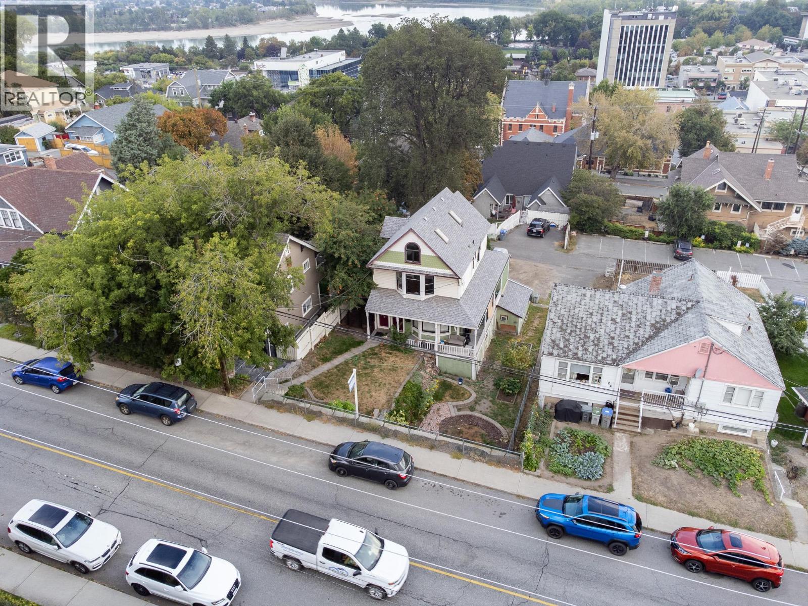MLS® listing #30118558 for sale located at 32 Battle Street W