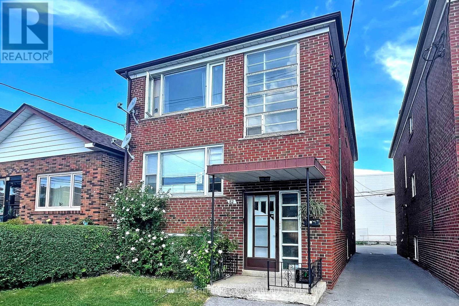MLS® listing #30120546 for sale located at 82 LANARK AVENUE