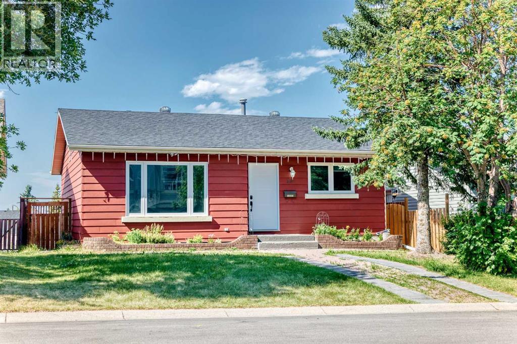 MLS® listing #30120643 for sale located at 32 Macewan Park Link NW