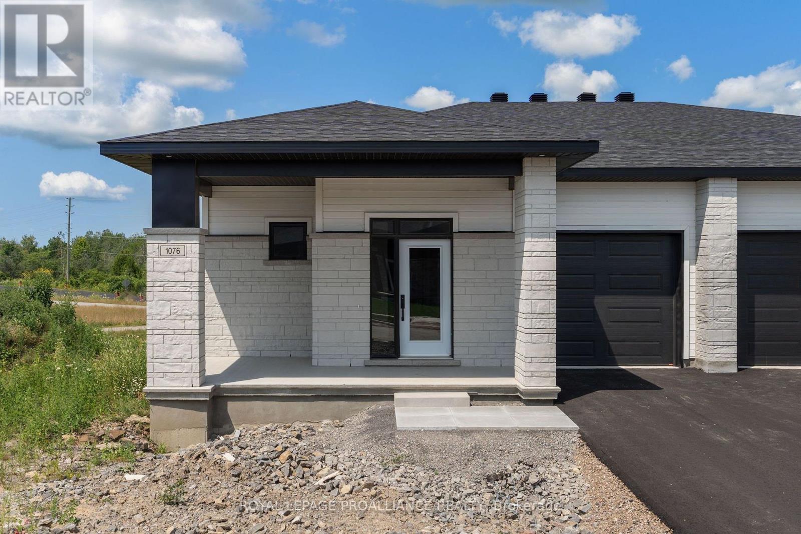 MLS® listing #30120667 for sale located at 1076 MOORE STREET