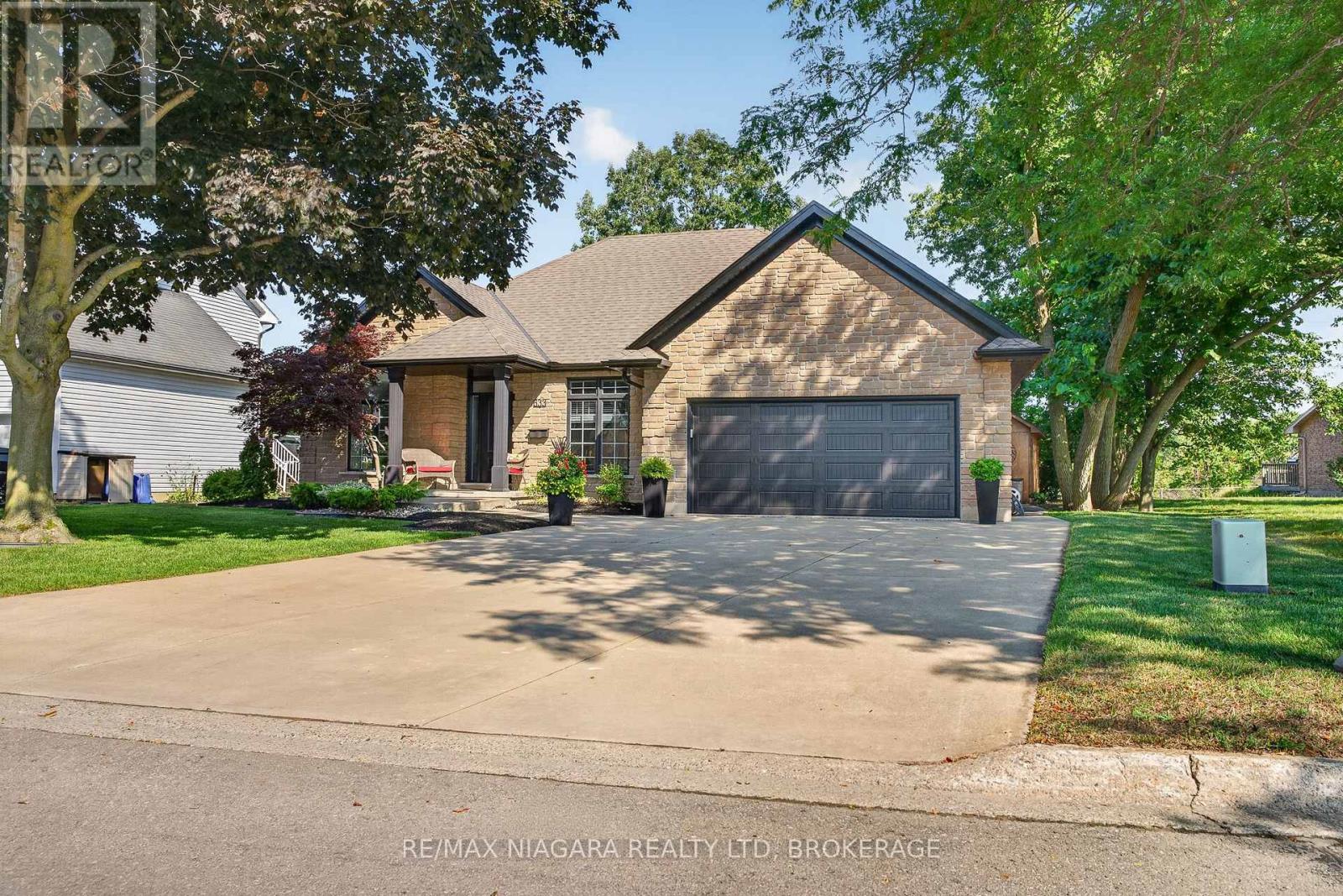 MLS® listing #30120972 for sale located at 633 CLARENCE STREET