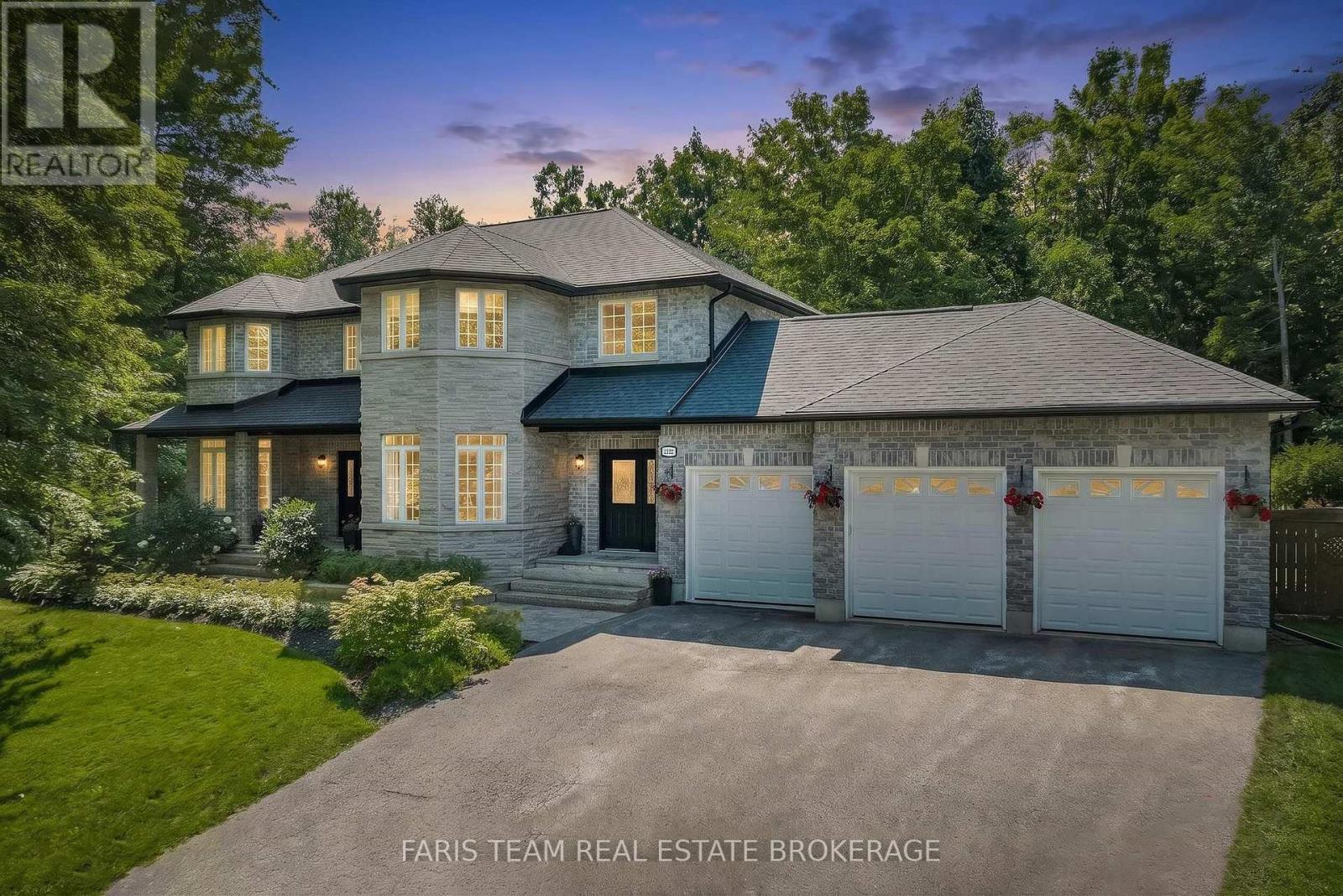 MLS® listing #30121033 for sale located at 2122 FERN GLEN COURT