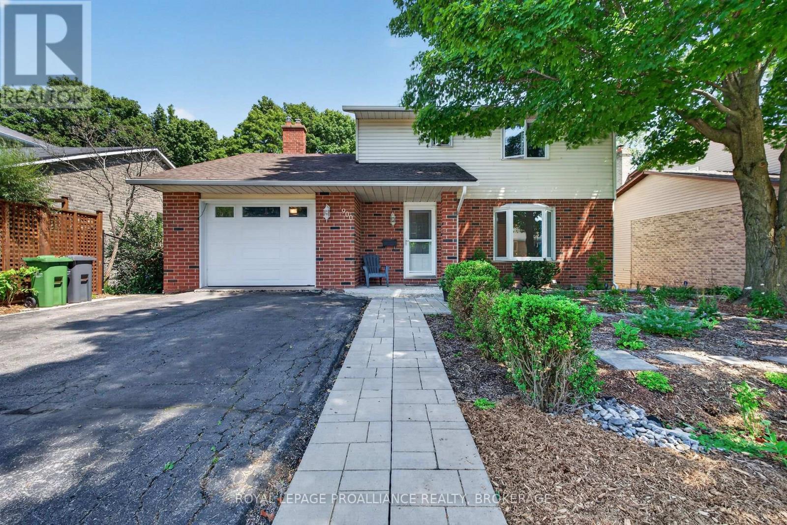 MLS® listing #30121204 for sale located at 900 NOTTINGHILL AVENUE