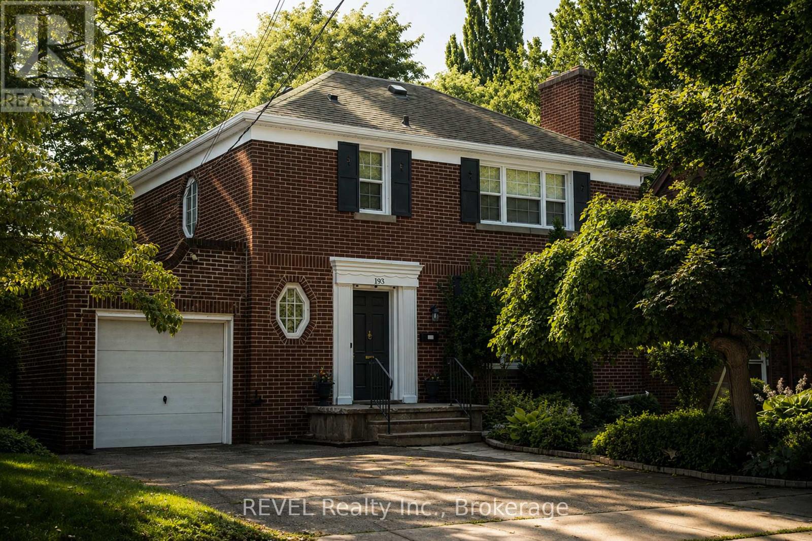 MLS® listing #30121280 for sale located at 193 ONTARIO STREET