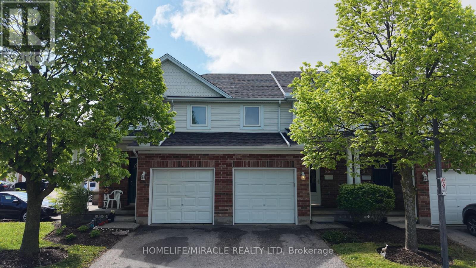MLS® listing #30121420 for sale located at 55 - 151 CLAIRFIELDS DRIVE E
