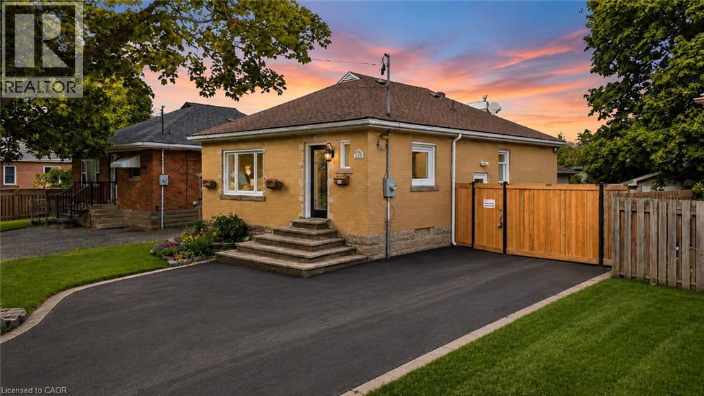 MLS® listing #30121646 for sale located at 627 UPPER SHERMAN Avenue