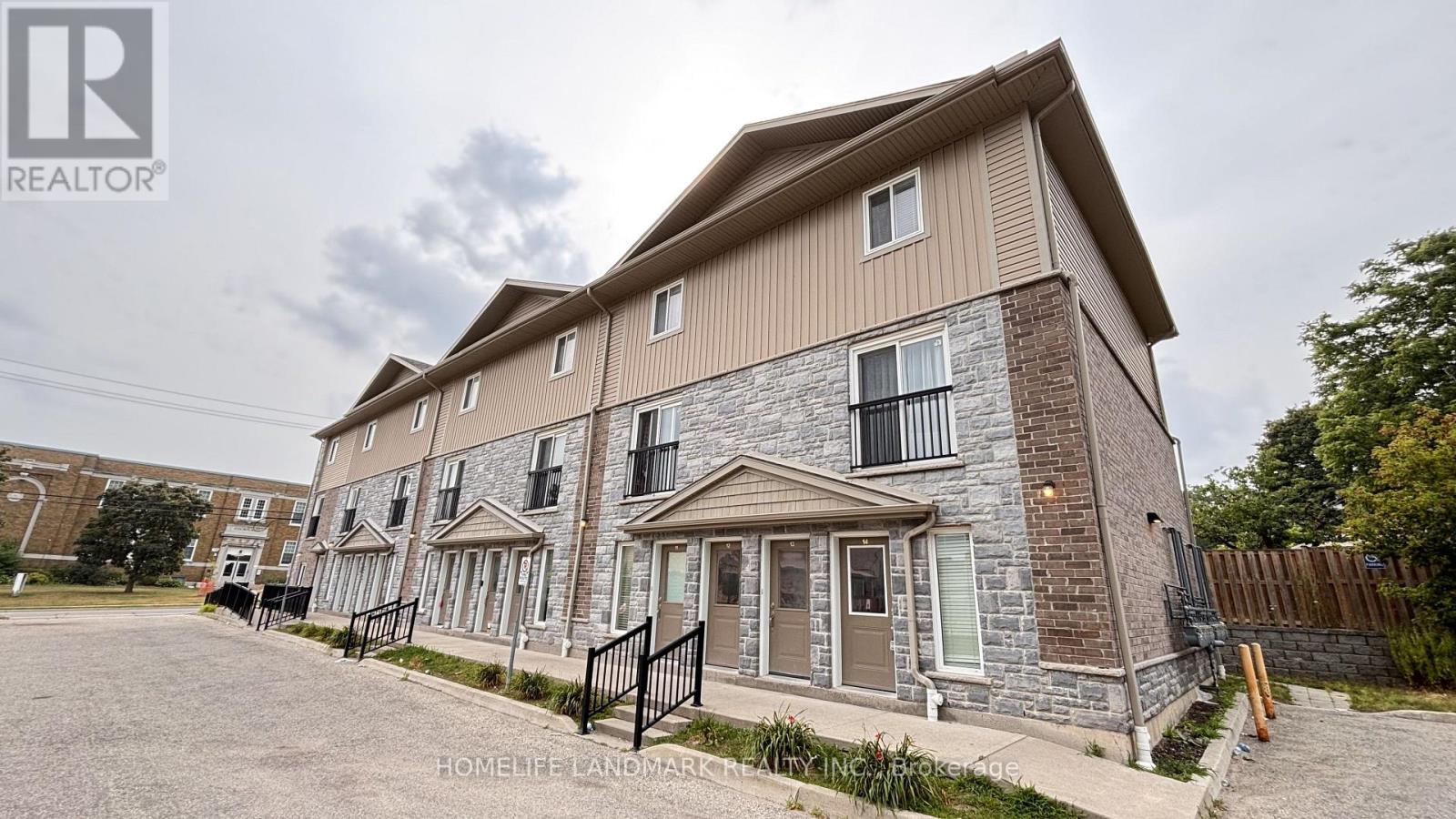 MLS® listing #30123598 for sale located at #14 - 122 COURTLAND AVENUE E