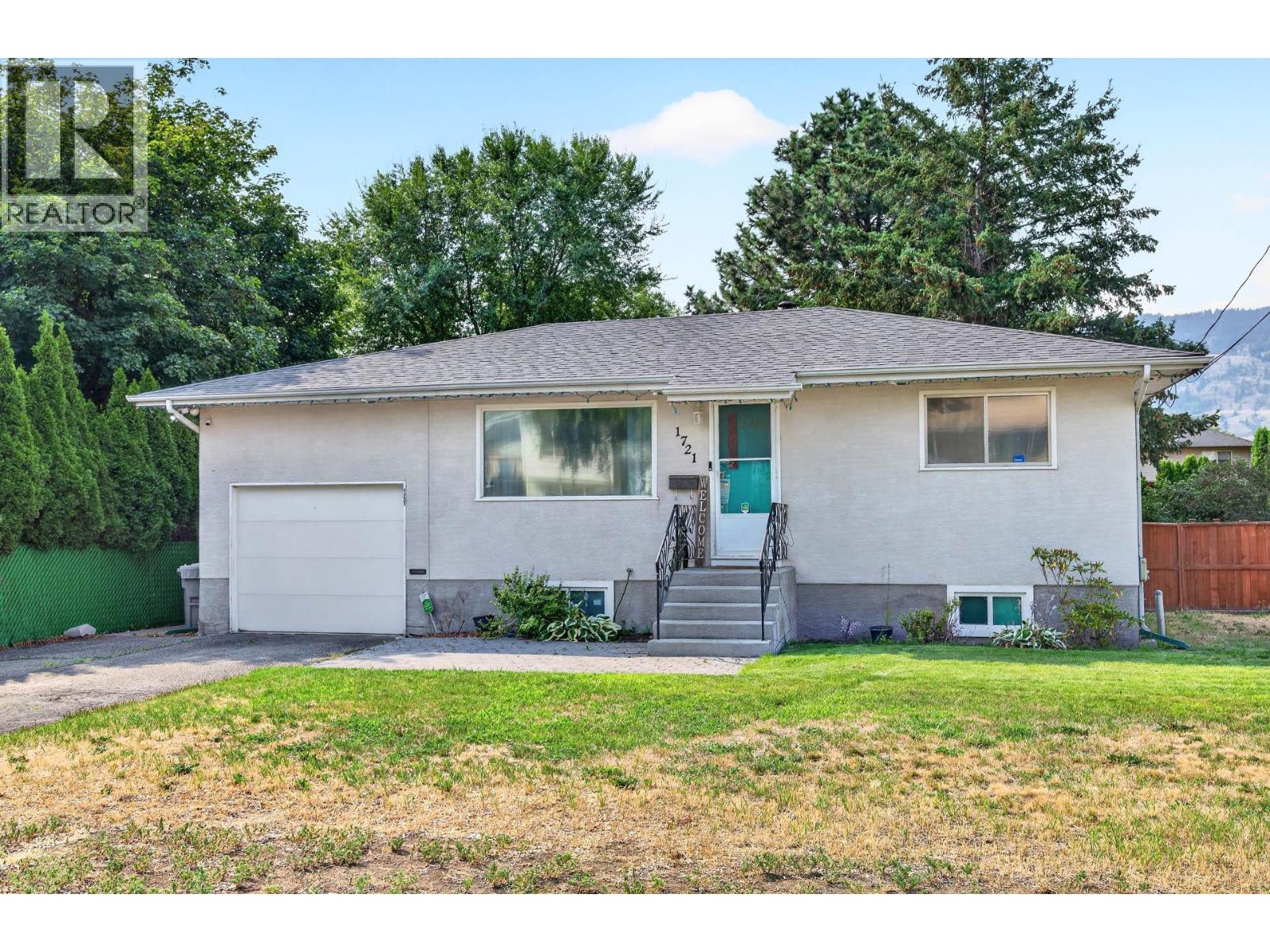 MLS® listing #30125691 for sale located at 1721 BRUNNER Avenue