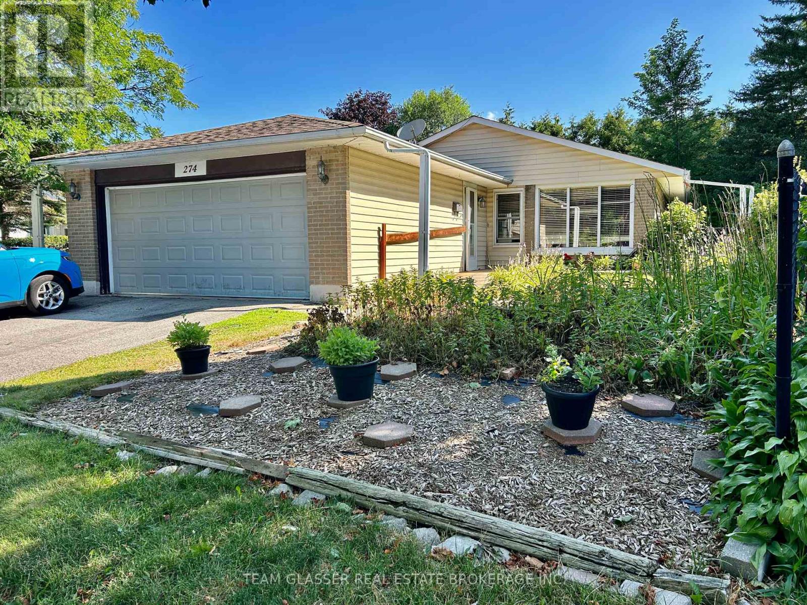 MLS® listing #30126110 for sale located at 274 BLACKACRES BOULEVARD