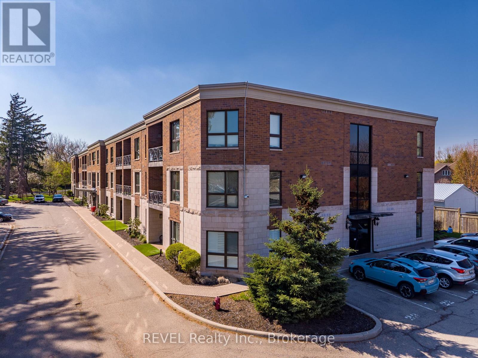 MLS® listing #30126147 for sale located at 212 - 2799 ST. PAUL AVENUE