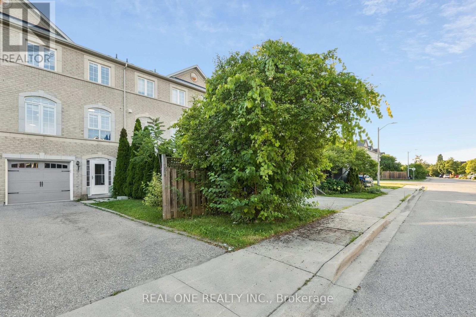 MLS® listing #30126313 for sale located at 2350 SUTTON DRIVE
