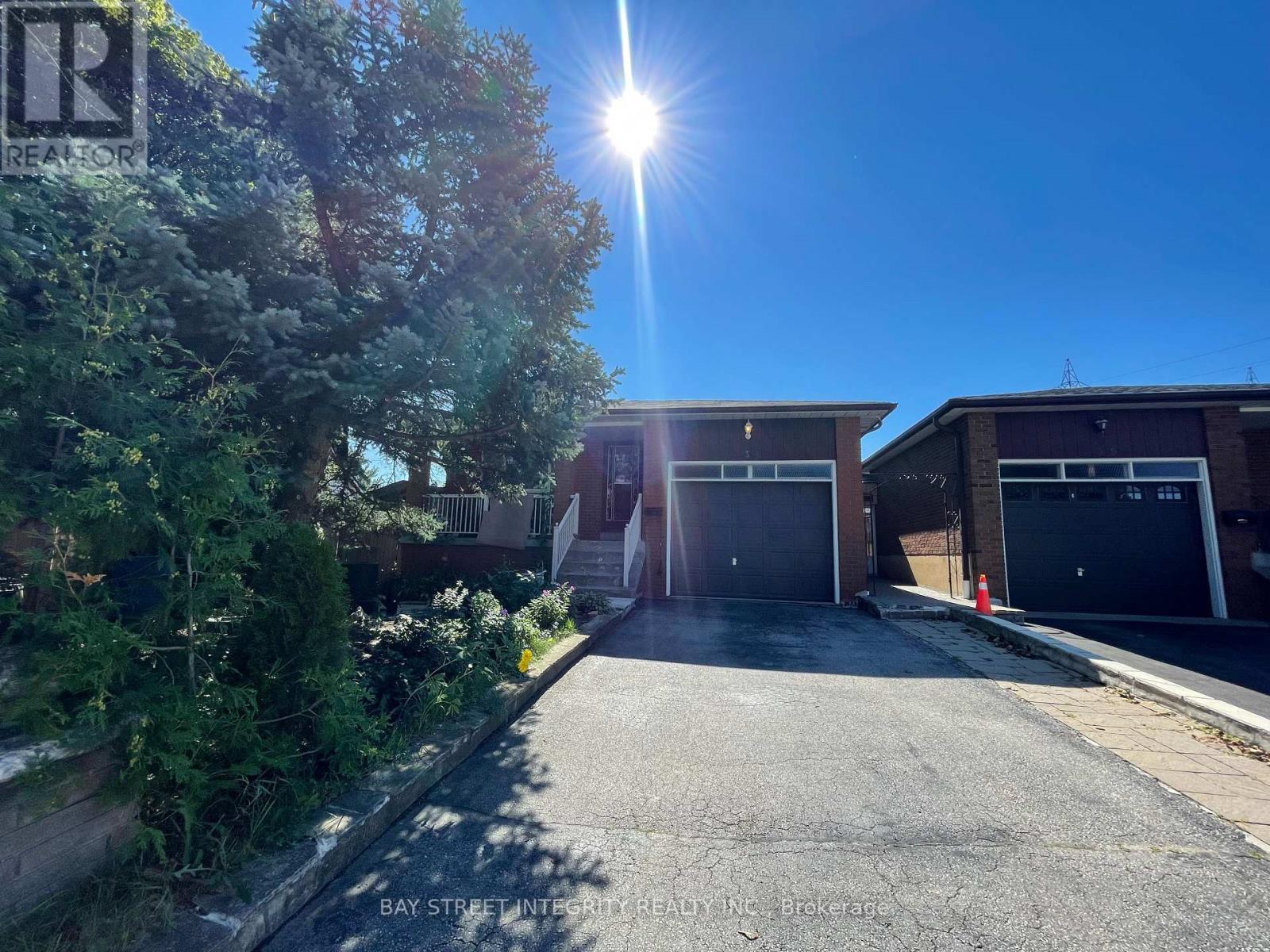 MLS® listing #30126339 for sale located at 34 IANGROVE TERRACE