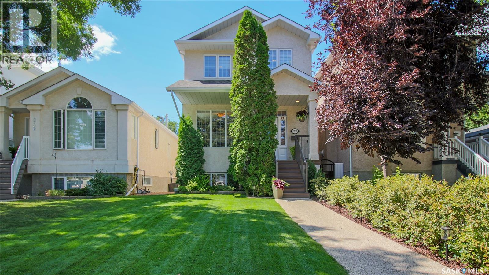 MLS® listing #30126379 for sale located at 2728 Robinson STREET