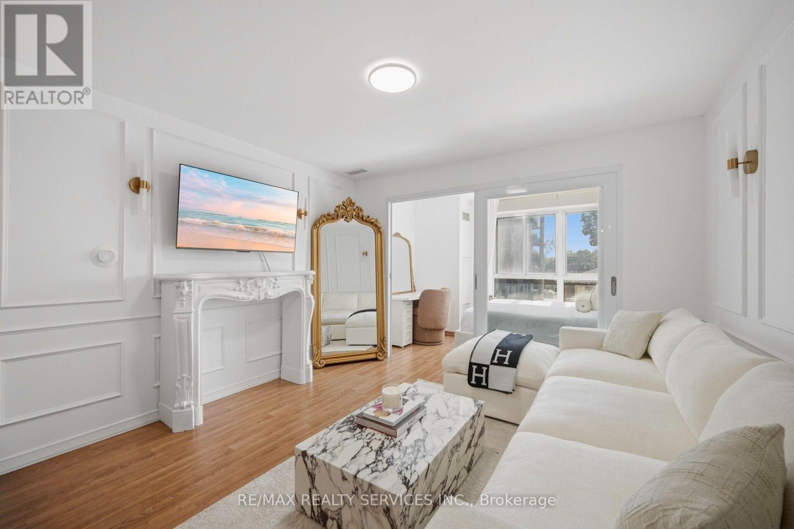 MLS® listing #30127039 for sale located at 310 - 15 MAPLEWOOD AVENUE