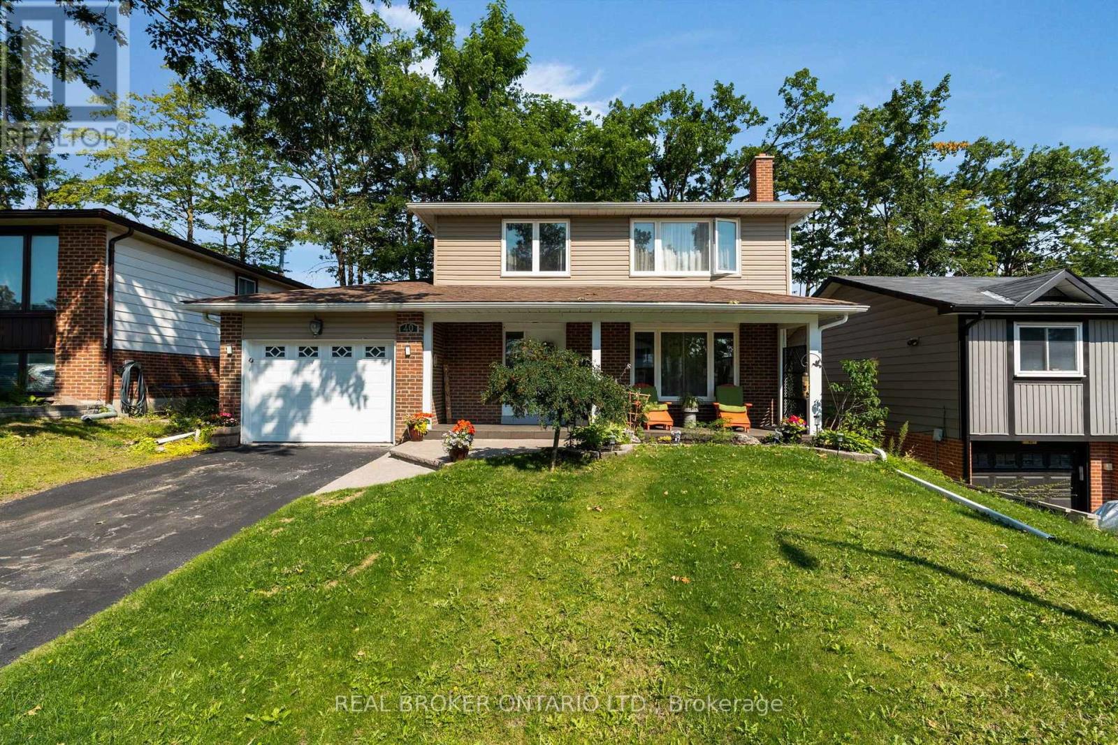 MLS® listing #30127137 for sale located at 40 FARMINGDALE CRESCENT