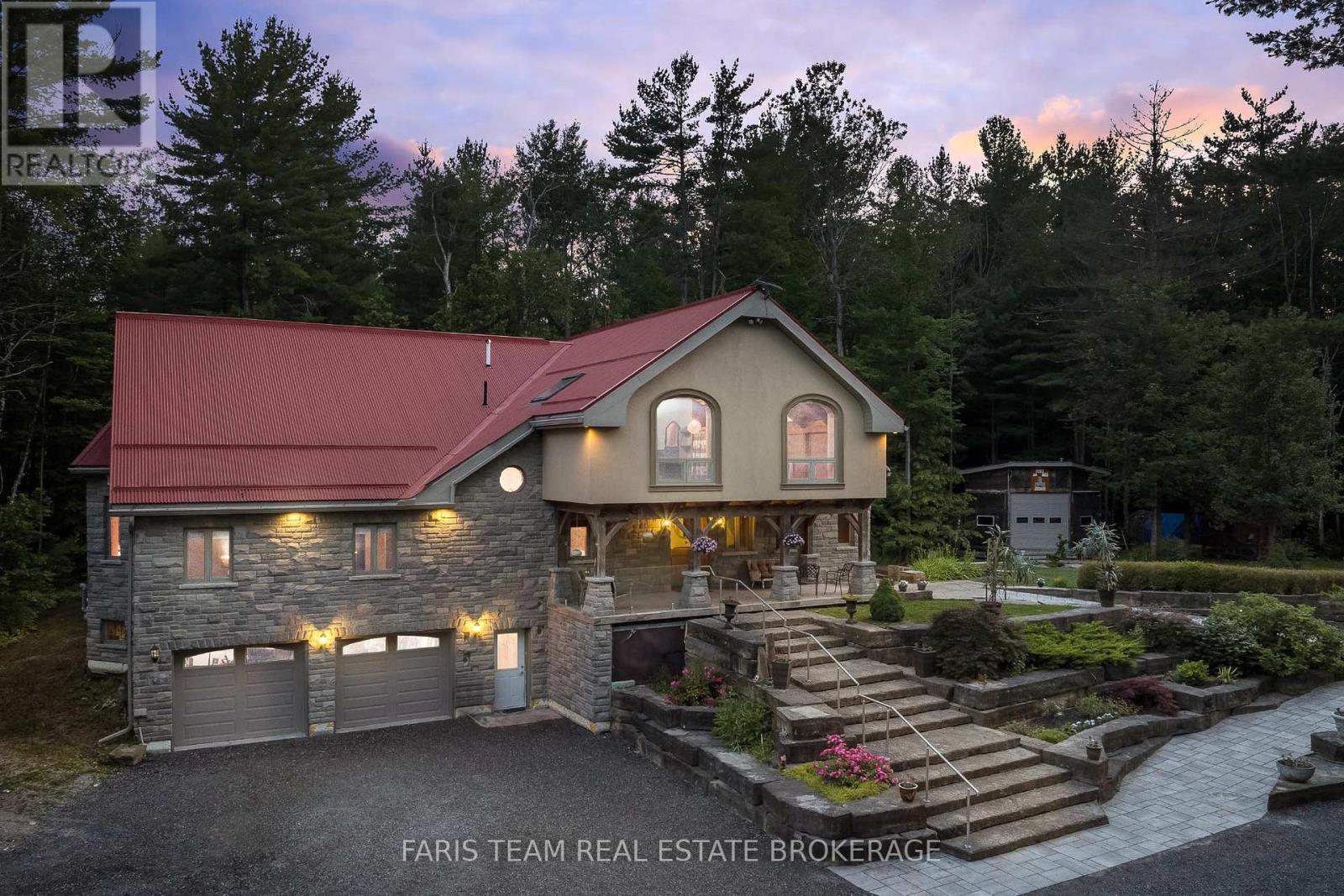 MLS® listing #30128731 for sale located at 636 HARBOUR STREET
