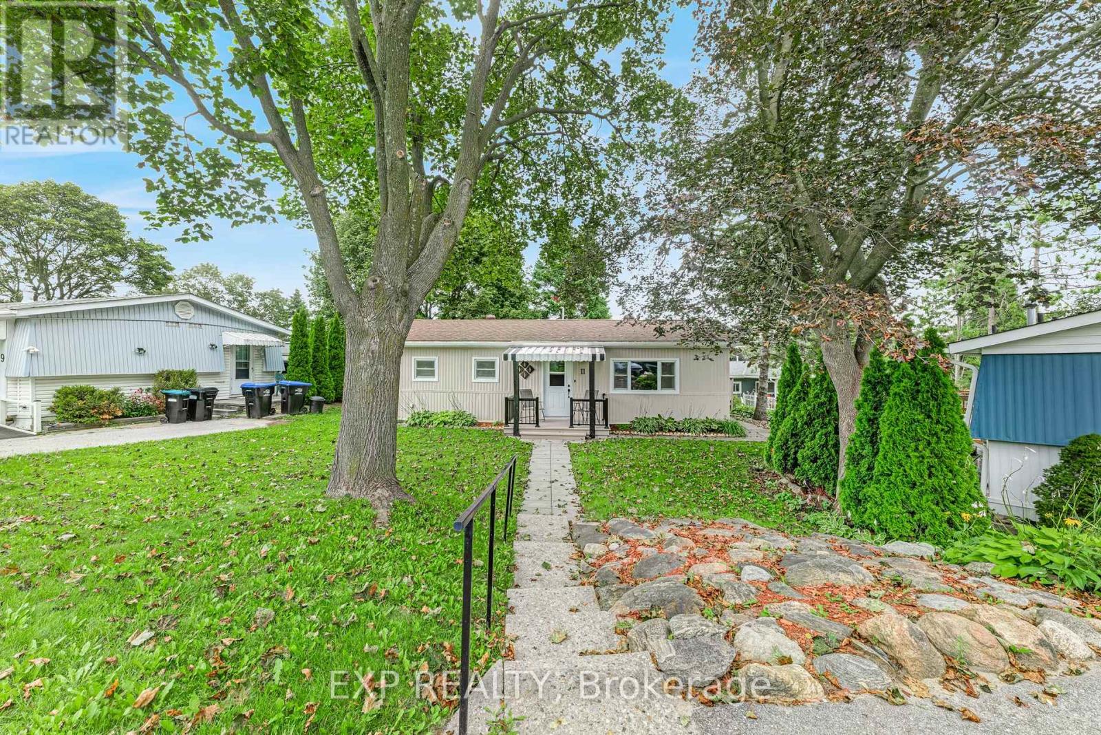 MLS® listing #30128743 for sale located at 11 HAWTHORNE DRIVE