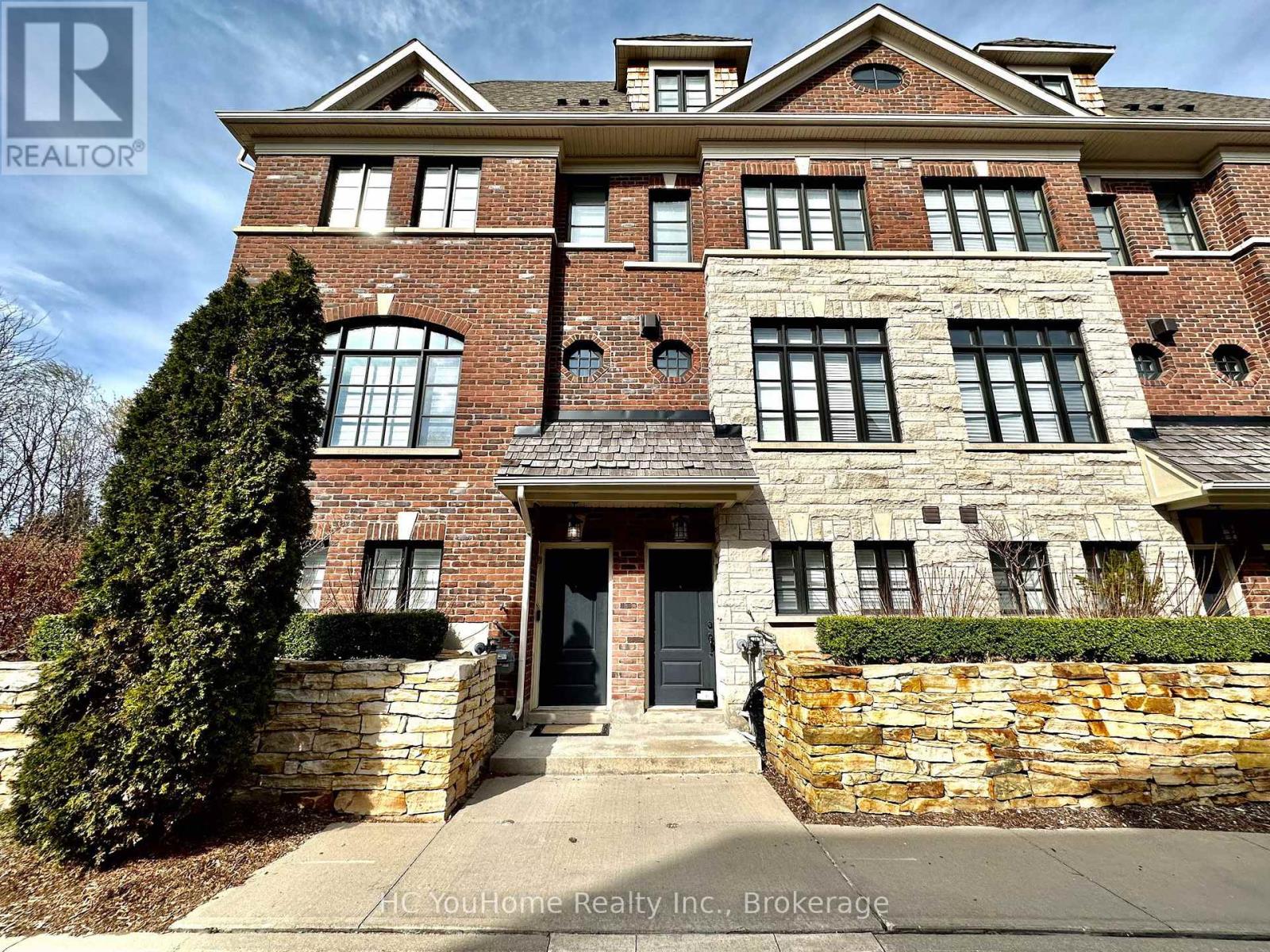 MLS® listing #30131857 for sale located at 2097 QUEENSBOROUGH GATE